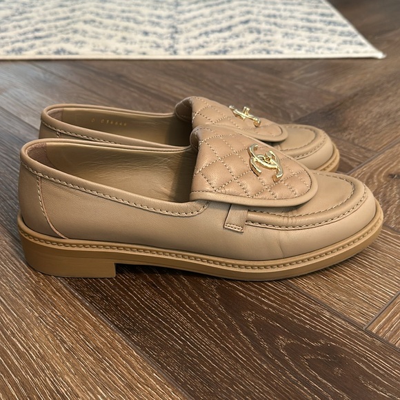 Chanel 2022 Interlocking CC Logo Loafers - Picture 2 of 6